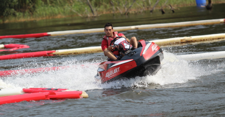 Aqua Karts: La emocionante fusión entre el karting y los deportes acuáticos