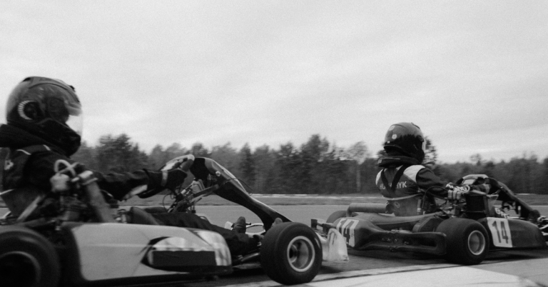 Karting: Un emocionante deporte de velocidad y destreza en la pista